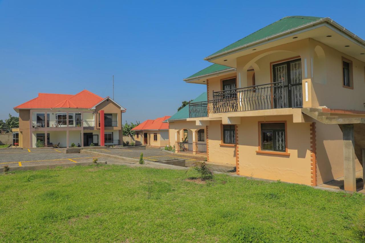 Silver Oaks Hotel Boma Fort Portal Exterior photo